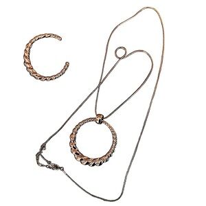 GOLDTONE Shrimp Style Necklace and Bracelet Set